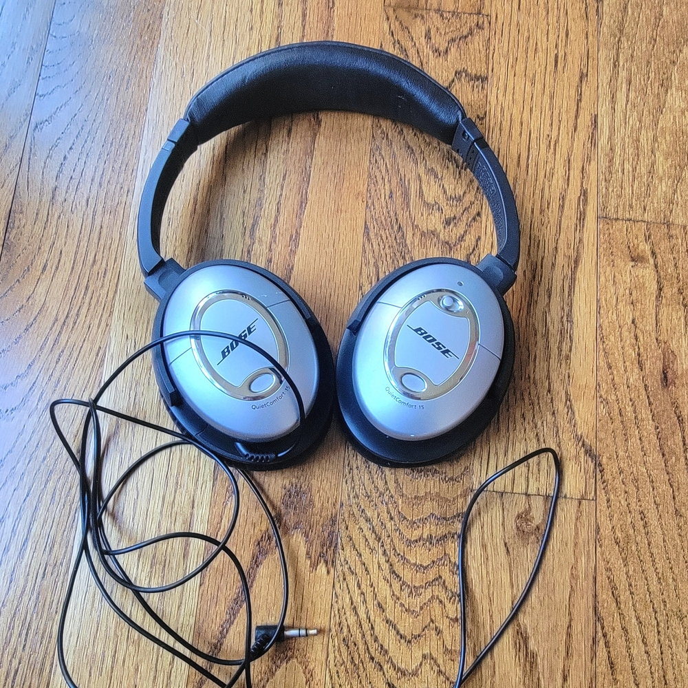 Bose QuietComfort 15 Wired Noise Cancelling Headphones + Case (QC15)